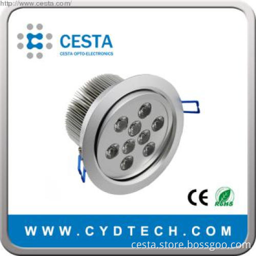 LED Downlight with 9W, 675lm, >75Ra, Adjustable